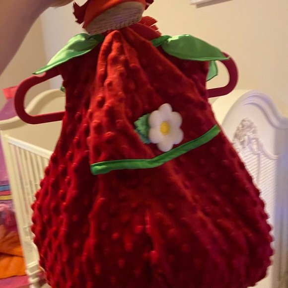 Infant strawberry costume with matching shoes - Picture 3 of 3